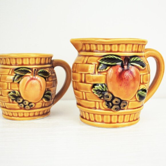Vintage Measuring Cups, Mustard Brown Embossed with Fruit Motif, Made in Japan - Picture 11 of 11